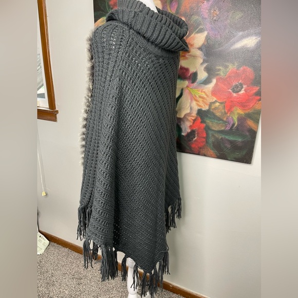 Miss83 Dark Gray Turtle Neck Poncho fringe Hem Rabbit Fur Trim OS Mob Wife Fall - Picture 2 of 5